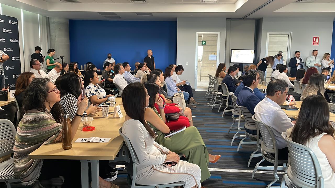 Participantes escuchando ponencia durante Ronda de Negocios Monterrey 2025