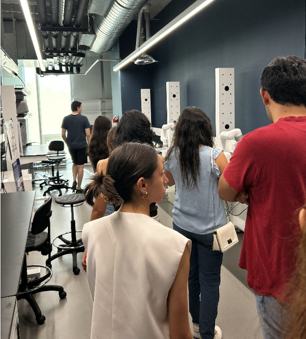 Alumnos de la Licenciatura en Emprendimiento Visitan el 3D Lap de Expedition
